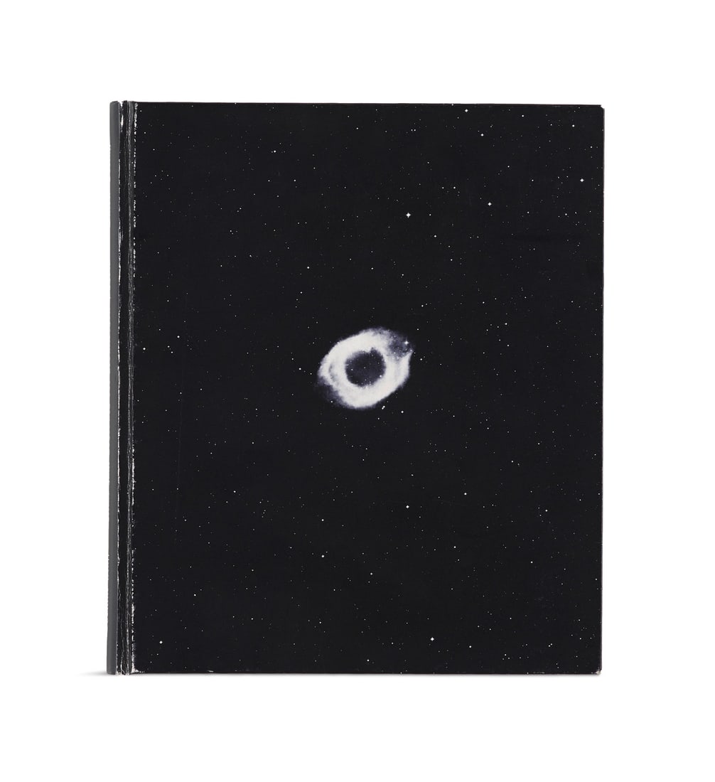 Thomas Ruff Thomas Ruff präsentiert "Atlas zum Lehrbuch der kosmischen Physik. Von Dr. Joh.: PhotographieRuff, ThomasThomas Ruff präsentiert "Atlas zum Lehrbuch der kosmischen Physik. Von Dr. Joh. Müller ... 1861". Mit 33 tls. farbigen, tls. gefalt. Tafeln. Köln, Salon Verlag,