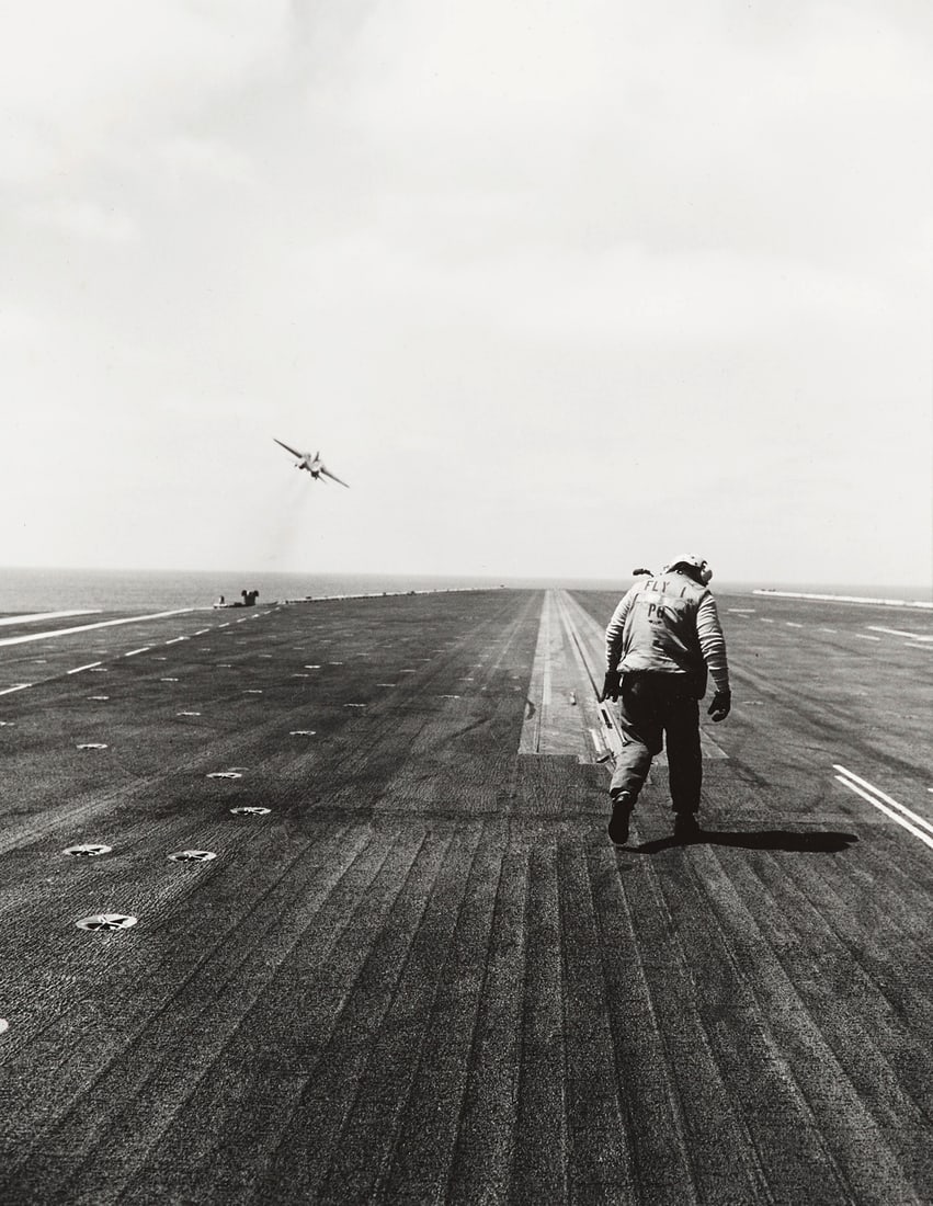 Ken Schles The Geometry of Innocence. Mit einem signierten, nummerierten: PhotographieSchles, KenThe Geometry of Innocence. Mit einem signierten, nummerierten Originalsilbergelatine-Abzug. Ostfildern, Hatje Cantz Verlag, 2001. 4°. Schwarzer OLwd. mit blindgepr. Deckel-