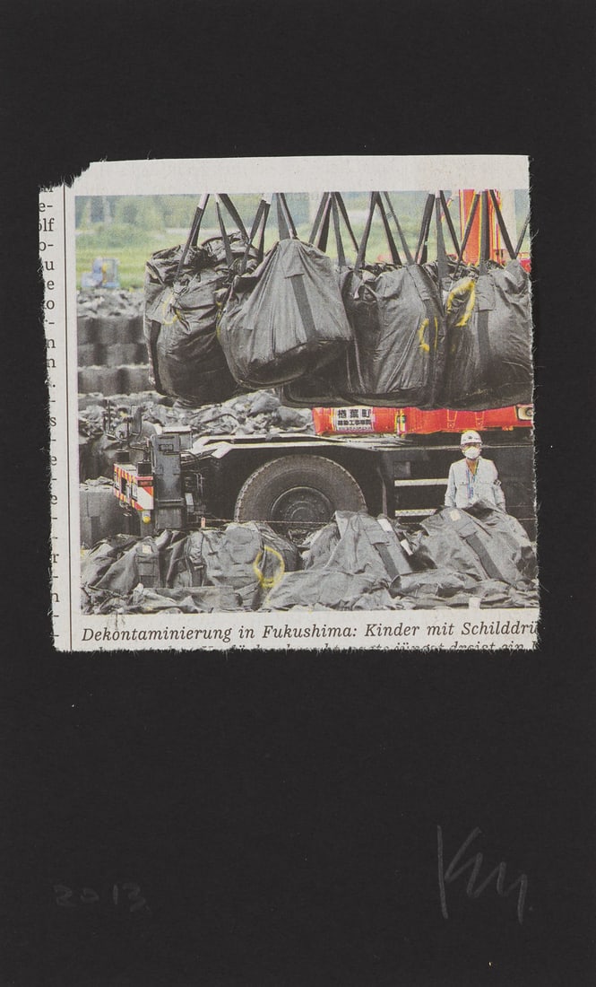 Kawamata, Tadashi 11/09/2001 - 11/03/2011. In: L'Art en écrit. 88. Ausgabe, 2013. Collage auf: Kawamata, Tadashi 11/09/2001 - 11/03/2011. In: L'Art en écrit. 88. Ausgabe, 2013. Collage auf festem schwarzem Karton. 18 x 11 cm. Monogrammiert und datiert. Eingelegt in Orig. Broschur, im orig.
