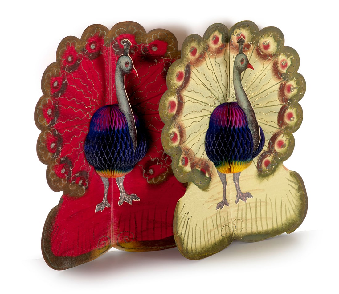 Pfauen. Zwei Papier-Pfauen als Wand- oder Festschmuck, um 1900. Hals, Kopf und Füße (1 of 1)