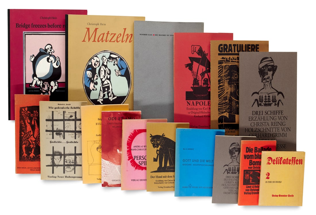 Sammlung von 10 Drucken der Eremiten-Presse mit zahlreichen Grafiken in kleinen, meist nummerierten: Eremiten-Presse Sammlung von 10 Drucken der Eremiten-Presse mit zahlreichen Grafiken in kleinen, meist nummerierten und signierten Auflagen.Enthält Werke von C.L. Liscov (Graf. v. B. Schultze) - 