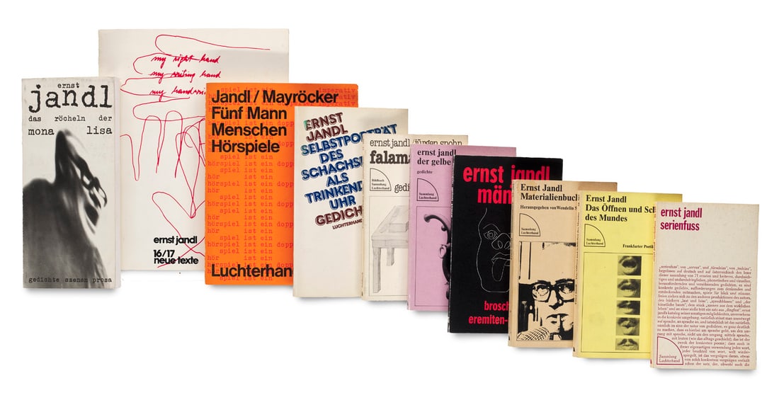 Jandl, Ernst Sammlung von 10 Bänden, darunter 5 Erstausgaben und drei vom Autor signierte: Konkrete und visuelle PoesieJandl, ErnstSammlung von 10 Bänden, darunter 5 Erstausgaben und drei vom Autor signierte Exemplare. 1971-1990.Gehaltvolle Sammlung mit Lyrik, Szenen und Prosa von Erns