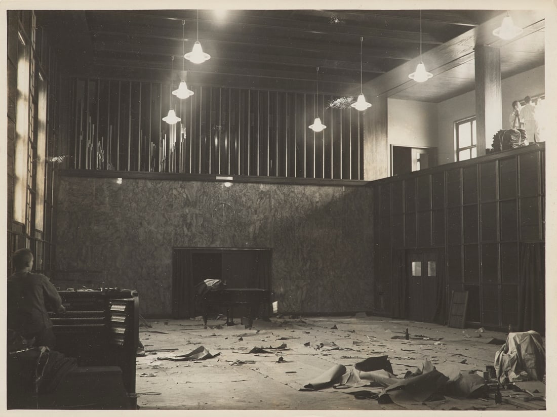 Ullmann, Curt Sammlung von 12 Original-Photographien mit Aufnahmen aus dem Haus des Rundfunks. Um (1 of 2)