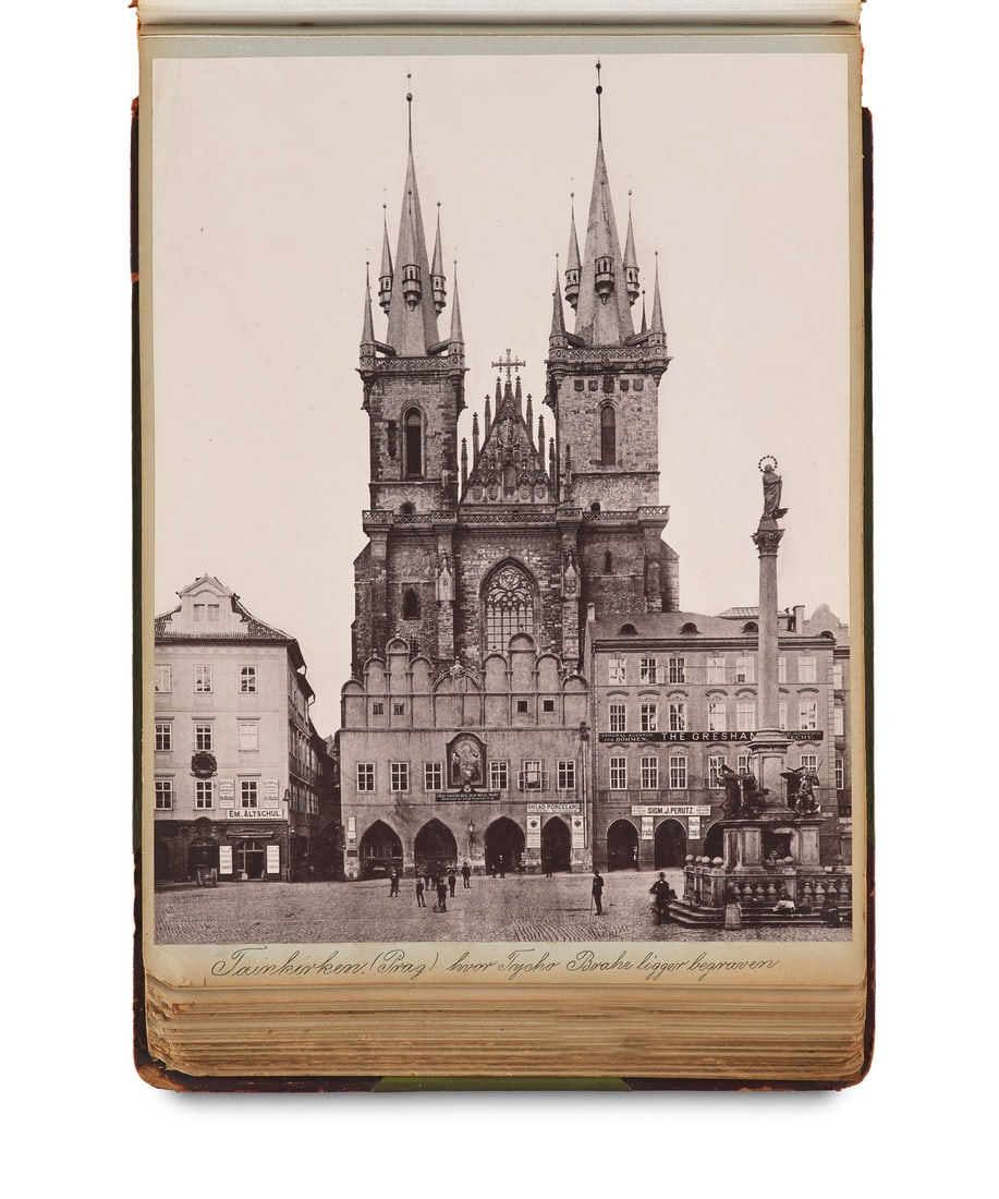 Album mit 50 Photographien. Um 1880. Vintages. Quer-4°. HLdr. (berieben und bestoßen). (1 of 2)