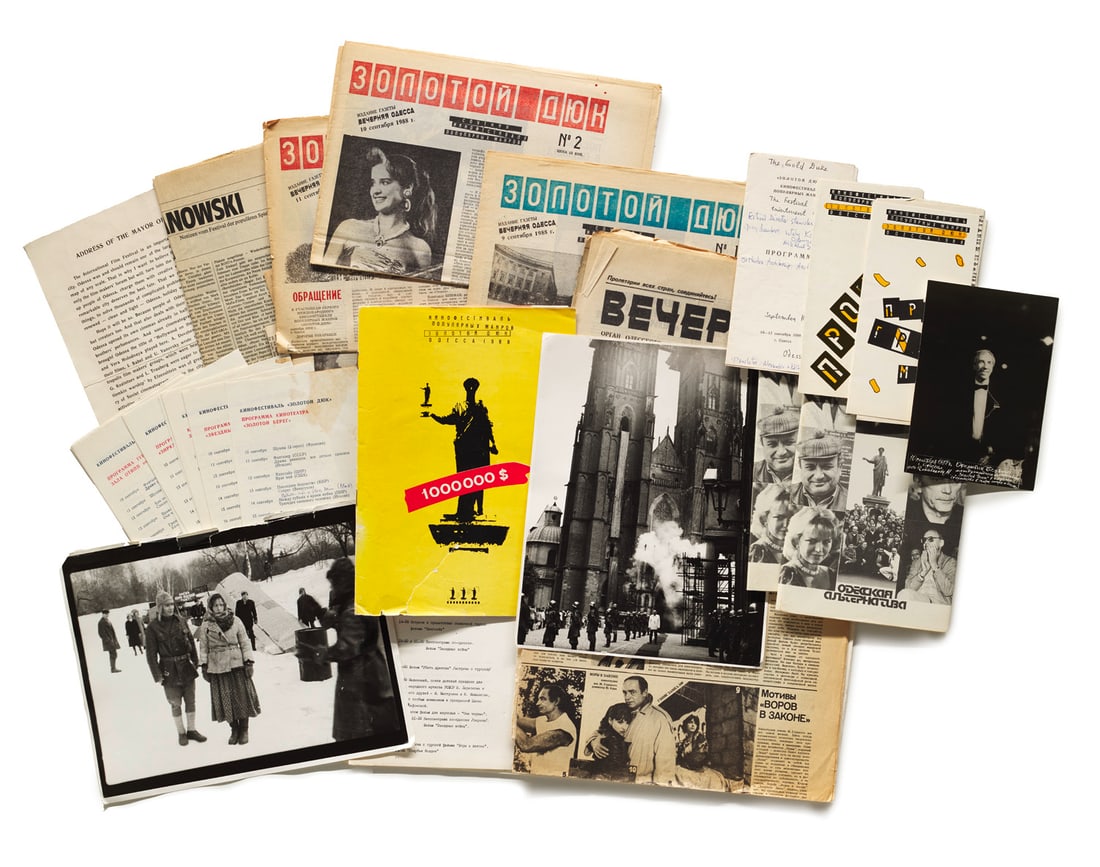 Sammlung von Programmen, illustr. Heften, Zeitungen, Fragebogen, 3 Photographien u.a. vom Golden (1 of 1)