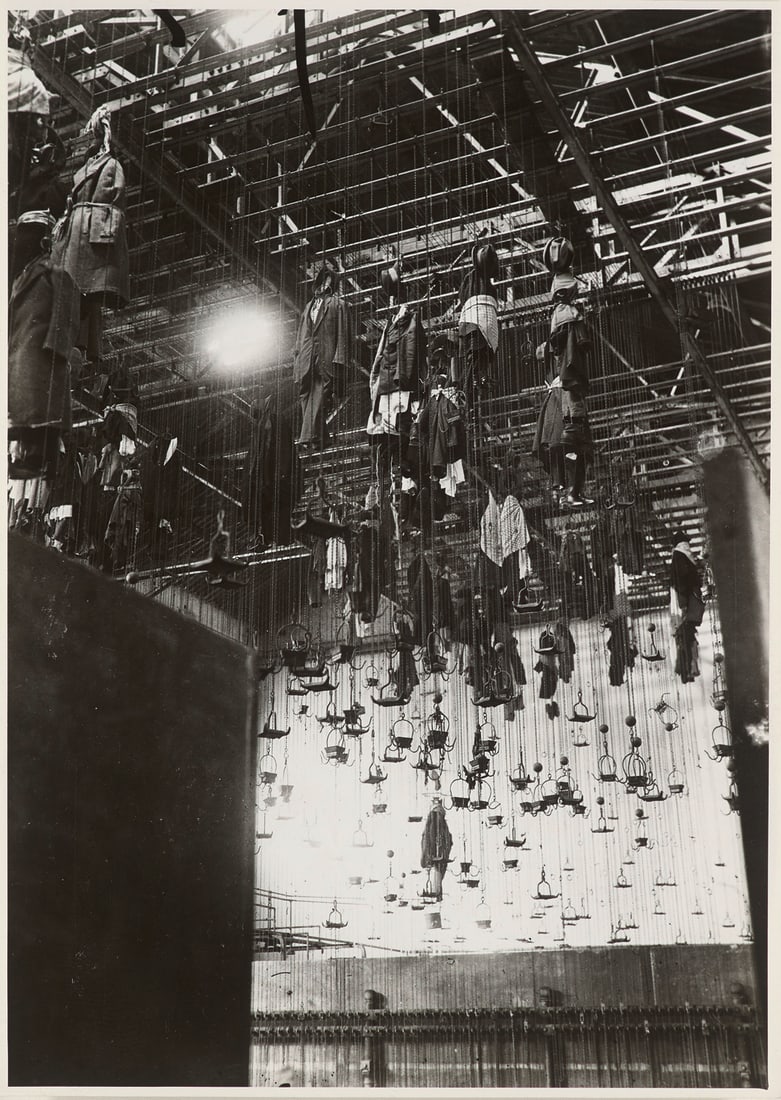 Klaus Wittkugel Waschkaue Essen. 1931/um 1960. Silbergelatine auf Fotopapier. 23,5 x 16,8 cm. (1 of 1)