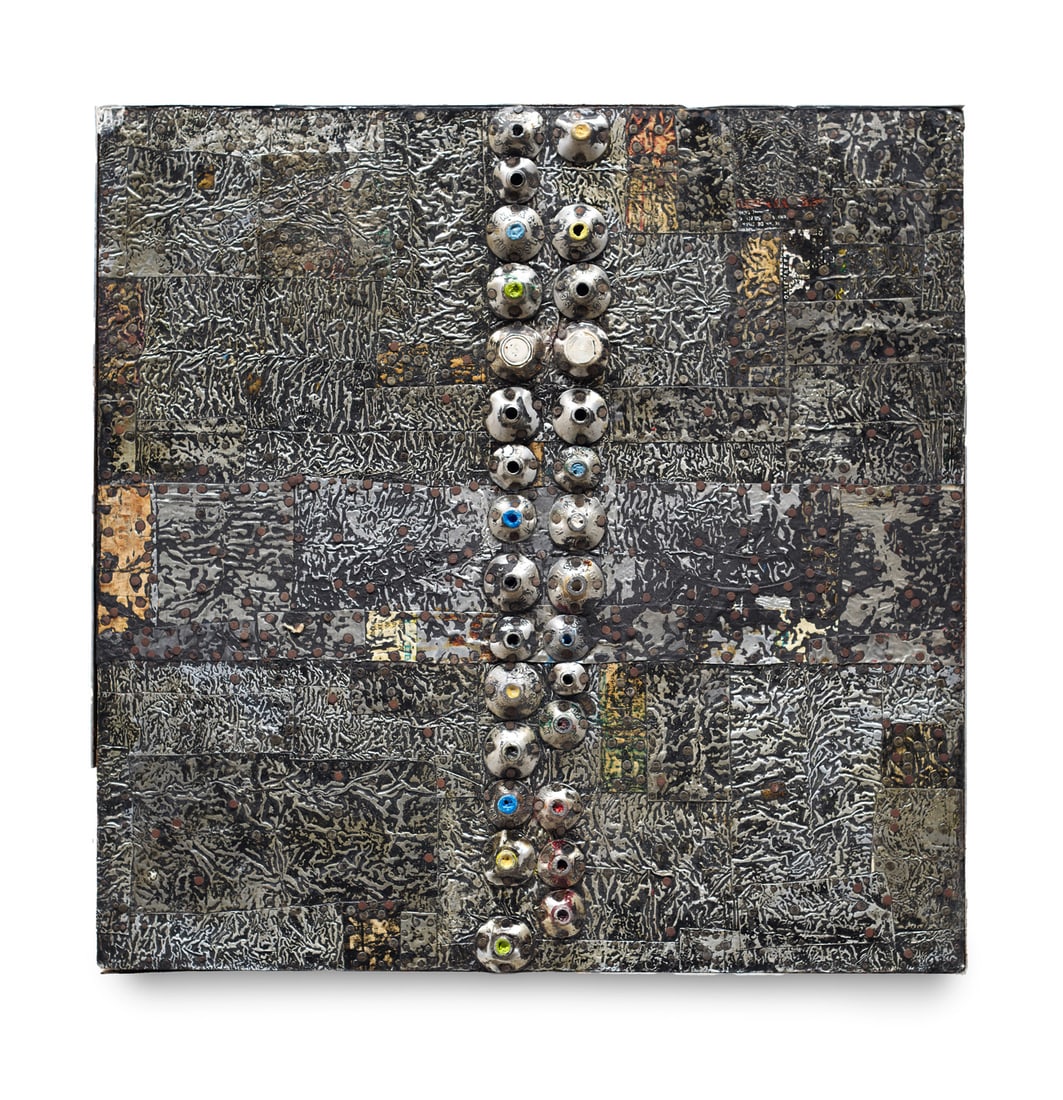 Remo Remotti Ohne Titel. 1970. Aluminiumrelief mit Tuben und Nägeln. 45,2 x 45,5 cm. Verso: Italienische ModerneRemo RemottiOhne Titel. 1970. Aluminiumrelief mit Tuben und Nägeln. 45,2 x 45,5 cm. Verso signiert, datiert und ortsbezeichnet. Am Aluminiumrahmen mit zwei Fehlstellen, verso 