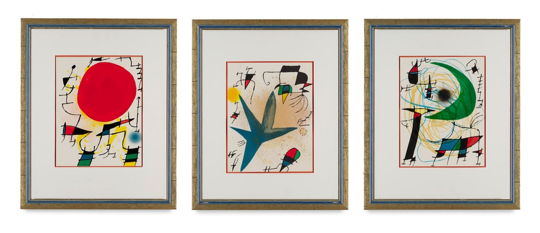Joan Miró 3 Arbeiten. L'Astre bleu / La Lune verte / Komposition mit roter Scheibe. Je 1972. Je: Klassische Moderne - Avantgardistische AbstraktionJoan Miró3 Arbeiten. L'Astre bleu / La Lune verte / Komposition mit roter Scheibe. Je 1972. Je Farblithographie auf Velin. Je 24,5 x 32 cm. Je au