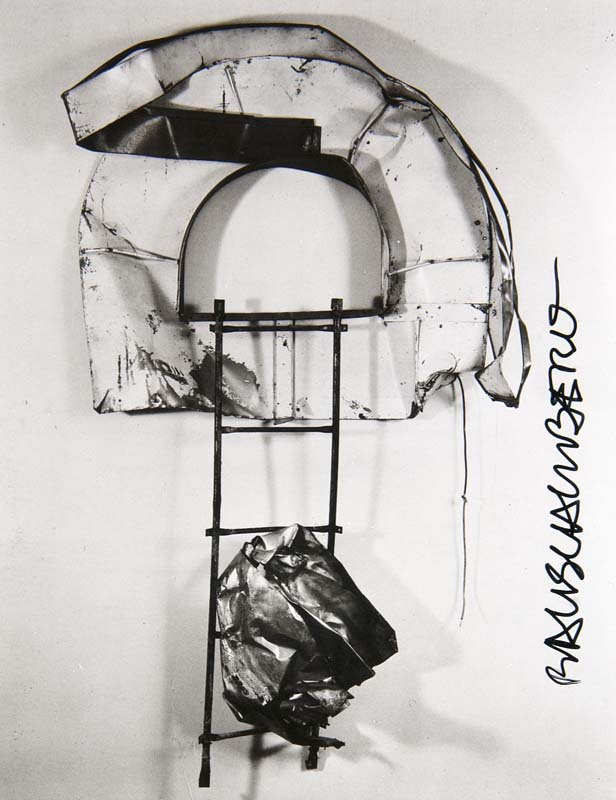Rauschenberg, Robert Balcone Glut (Neapolitan). 1987.: Balcone Glut (Neapolitan). 1987. Vintage, Silbergelatine Abzug. 16,5 cm x 13 cm. Im rechten Bildbereich vom Künstler signiert. Verso mit Stempel der VG-Bildkunst u. Etikett der Kunstsammlung Nordrhei