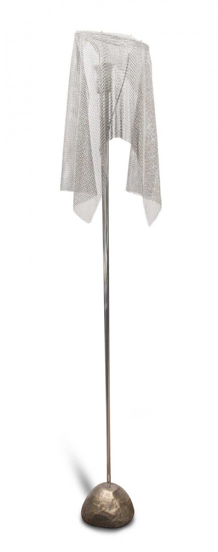 Cordero, ToniStehlampe, für Artemide Mailand. Modell "A: Cordero, Toni Floor lamp for Artemide. Rustic socket in bronze casting, chromed steel shaft, shade in form of a brass net, hung above the sockets. Electrified with two light sources. - Manufacture mar