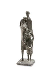 Nuss, Fritz Mutter. 1957. Bronze. Höhe 15 cm. Auf der: Nuss, Fritz Mutter. 1957. Bronze. Höhe 15 cm. Auf der Plinthe signiert u. datiert. Insbesondere die Großplastiken des Bildhauers Fritz Nuss sind in Museen und an öffentlichen Orten ausgestellt. Ein