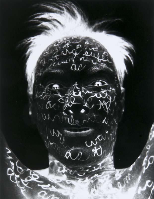 Anastasi, William Aus: Autobodyography. 1994/ 2001. 2: Anastasi, William 2 silver gelatin prints. Edition of the Griffelkunst 2001. Monogrammed on verso. Aus: Autobodyography. 1994/ 2001. 2 Silbergelatine Abzüge. Edition Griffelkunst 2001. 28 x 22 cm (40
