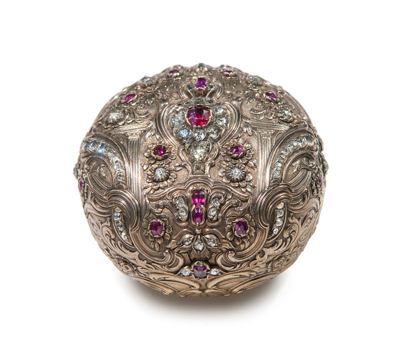 Golddose in runder Form mit fein ziseliertem barock (1 of 1)