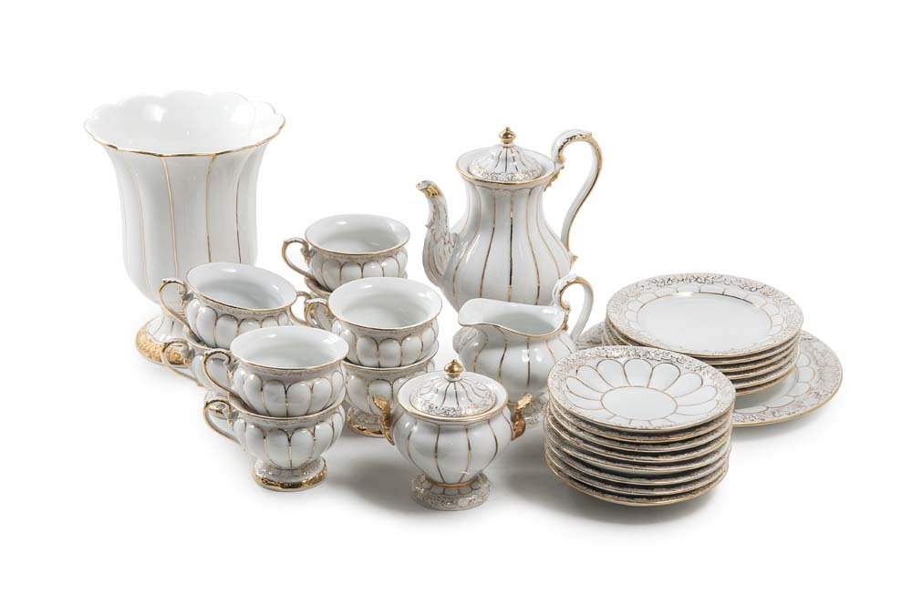 Mokkaservice, Meissen, X-Form: Mokkaservice, Meissen, X-Form Meissen 27 piece moccha set. Meissen, 1950s. Gold staffage on white ground. Underglaze blue sword marks (crossed twice, 2nd quality), numbered (impressed and overglaze).
