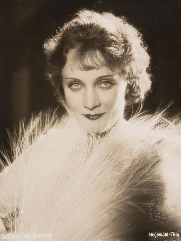 Sammlung von 12 Presse- und Artistenportraits, mit (1 of 2)