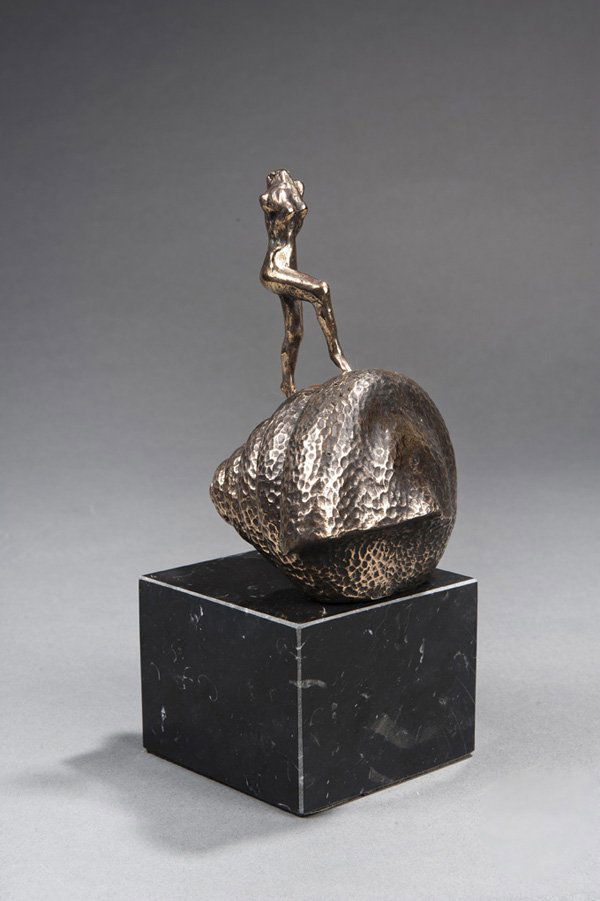 Homage to Marcel Duchamp: Original patinated bronze multiple sculpture, 1973, signed by the artist in the bronze, with wooden box of issue with a Dali signature on the front covered by a crown. Size: 15.5 cms (Height) Literatu