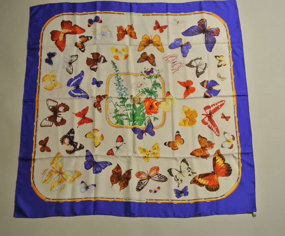 HERMES Paris "Farandole" by Caty Latham Purple silk sca: HERMES Paris "Farandole" by Caty Latham Purple silk scarf (very good condition) Carré en soie violette (très bon état)