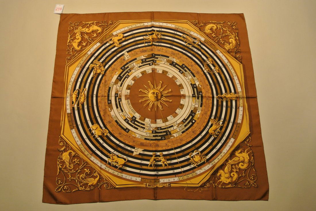 HERMES Paris "Astrologie - Dies et Hore" by Françoise F: HERMES Paris "Astrologie - Dies et Hore" by Françoise Faconnet Brown silk scarf (very good condition) Carré en soie marron (très bon état)