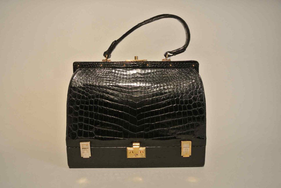 Sac malette à compartiment en crocodile porosus noir - : Sac malette à compartiment en crocodile porosus noir - Longueur : 32 cm - Length : 12,6 in. (bon état, petites usures/good condition, little signs of wear)