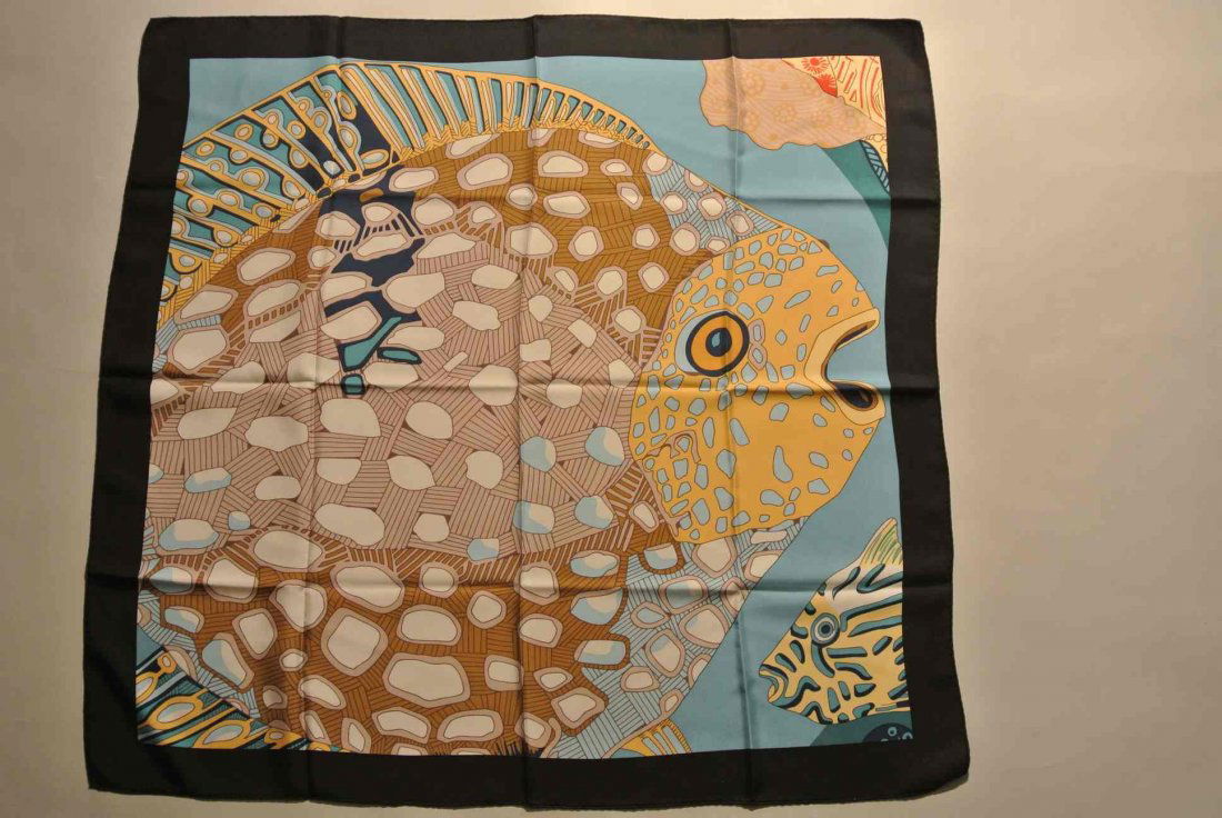 HERMES Paris "Grands Fonds Détail" by Annie Faivre Blac: HERMES Paris "Grands Fonds Détail" by Annie Faivre Black and blue silk scarf (good condition, little stains) Carré en soie noire et bleue (bon état, petites taches)