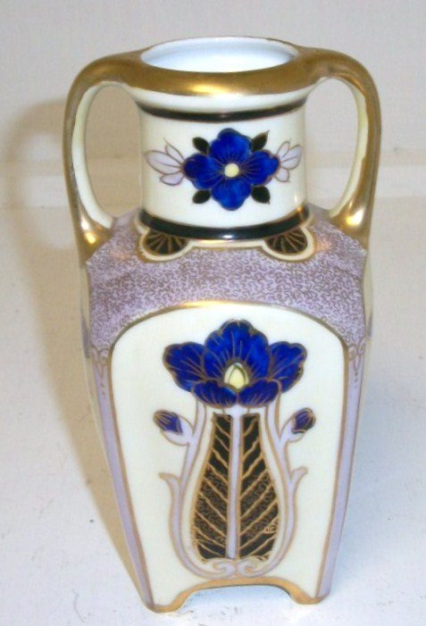 Nippon Cornflower Vase: 6 3/4" tall Art deco cornflower Nippon vase green wreath mark