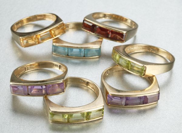 A GROUP OF 14K YELLOW GOLD AND SEMI-PRECIOUS STONE