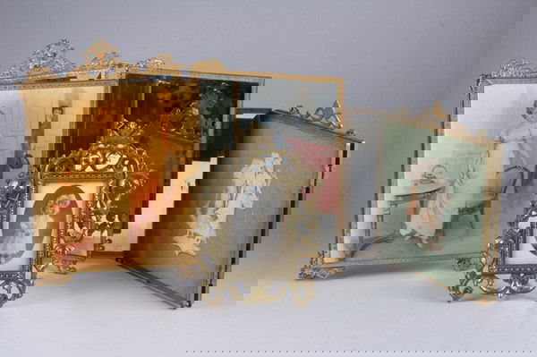 TWO VICTORIAN THREE-PANEL FOLDING TABLE MIRRORS A: TWO VICTORIAN THREE-PANEL FOLDING TABLE MIRRORS AND BRASS FRAME. - 11 in. tall, the frame.