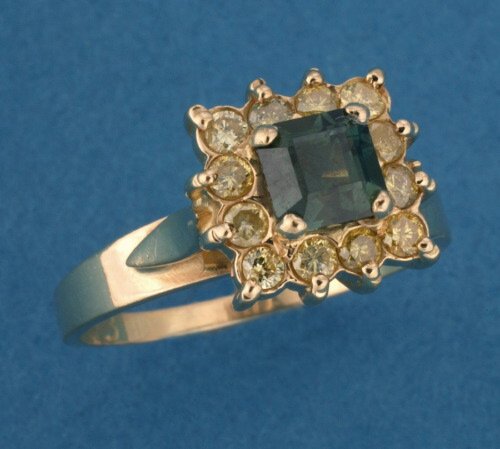 A YELLOW GOLD, GREEN SAPPHIRE AND DIAMON