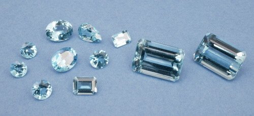 A GROUP OF SEMI-PRECIOUS STONES. Compr