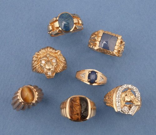 A GROUP OF GENTLEMAN'S RINGS. Comprisi