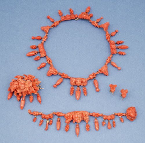 A VICTORIAN CORAL SUITE. Design motif