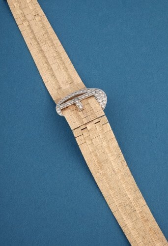 A LADIES 14K YELLOW GOLD AND DIAMOND WRI