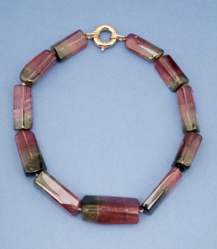 A WATERMELON TOURMALINE BEAD NECKLACE.