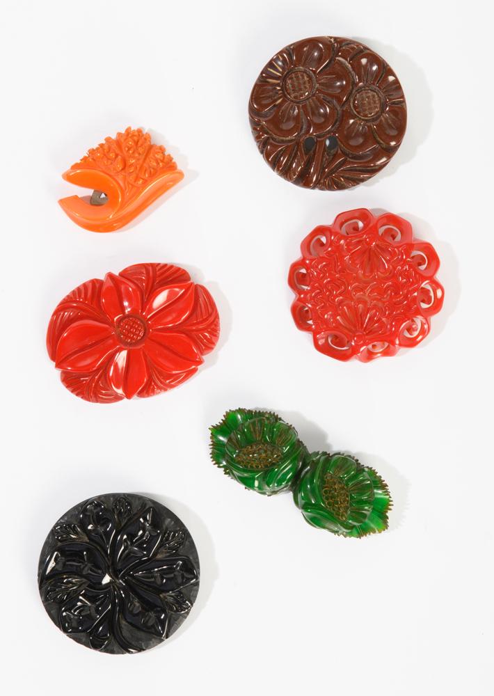 SIX  CARVED BAKELITE OR HARD PLASTIC PINS/BROOCHES (1 of 1)