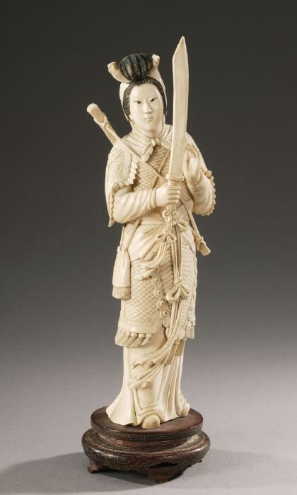 A CHINESE IVORY FIGURE OF A FEMALE WARRI