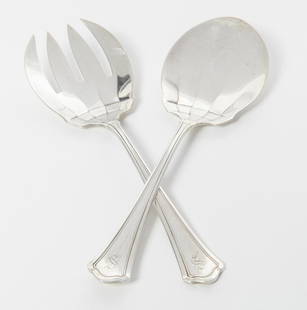 PAIR WALLACE CO. STERLING SILVER "WASHINGTON" PATTERN SALAD SERVING FORK AND SPOON.: PAIR WALLACE CO. STERLING SILVER "WASHINGTON" PATTERN SALAD SERVING FORK AND SPOON. - Wt. 5.4 oz.