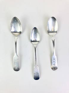 17 ASSORTED EARLY-TO-LATE 19TH CENTURY COIN SILVER AND STERLING SILVER FIDDLE-BACK TEASPOONS.: 17 ASSORTED EARLY-TO-LATE 19TH CENTURY COIN SILVER AND STERLING SILVER FIDDLE-BACK TEASPOONS. Including set five circa 1830 with floral basket terminals; set five coin silver by Smith & Sill; set 3