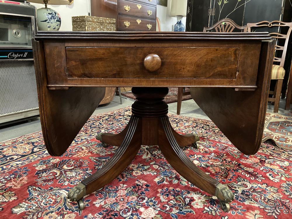 BALTIMORE CLASSICAL MAHOGANY DROP LEAF BREAKFAST TABLE. circa 1820, Drop leaves with rounded (1 of 9)