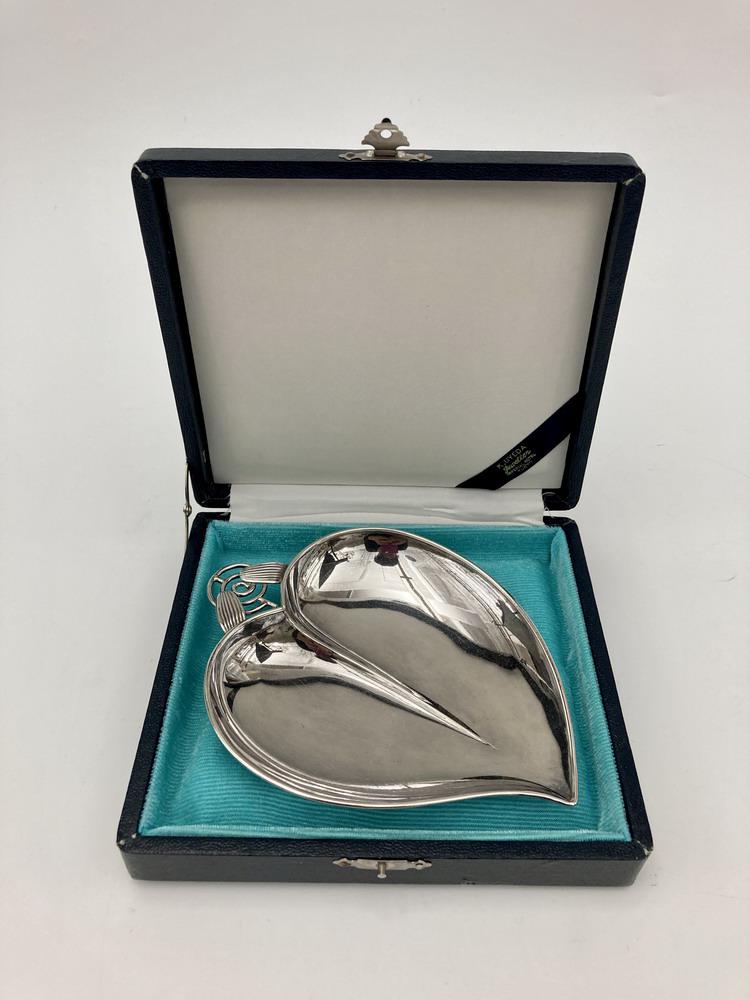 JAPANESE STERLING SILVER (950-FINE) LEAF-FORM DISH IN PRESENTATION BOX BY K. UYEDA, (1 of 5)