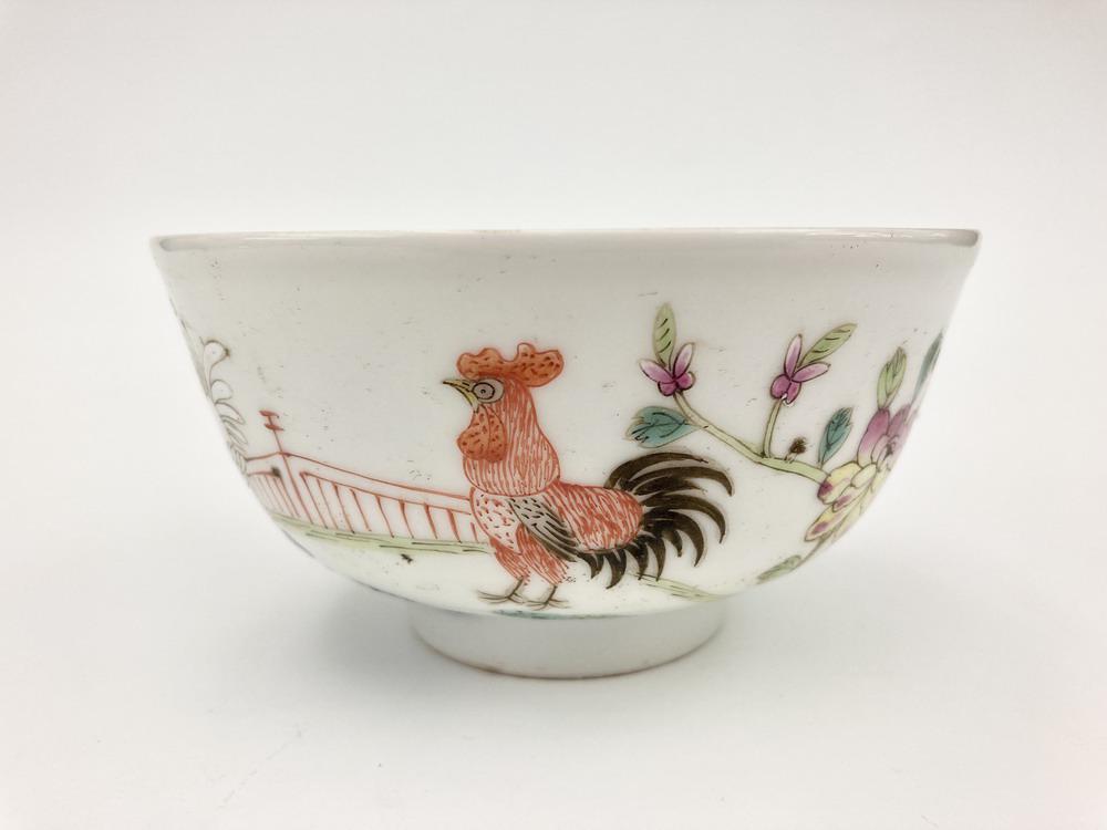 CHINESE POLYCHROMED PORCELAIN BOWL WITH DECORATION OF ROOSTERS IN LANDSCAPE WITH BATS. (1 of 1)