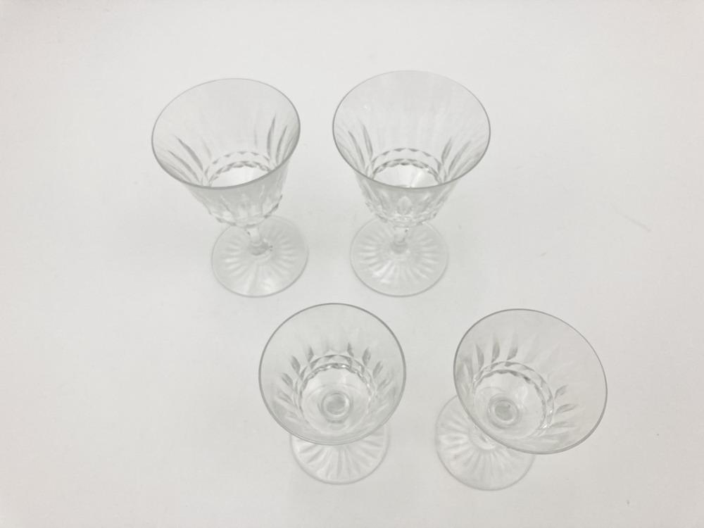23-PIECE SERVICE BACCARAT COLORLESS CRYSTAL STEMWARE.: 23-PIECE SERVICE BACCARAT COLORLESS CRYSTAL STEMWARE. INcluding 12 red wine goblets and 11 white wines. Red wines, H: 6 in.