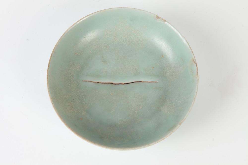 CHINESE SUNG DYNASTY CELADON GLAZED BOWL. - D: 4 7/8 in.: CHINESE SUNG DYNASTY CELADON GLAZED BOWL. - D: 4 7/8 in.