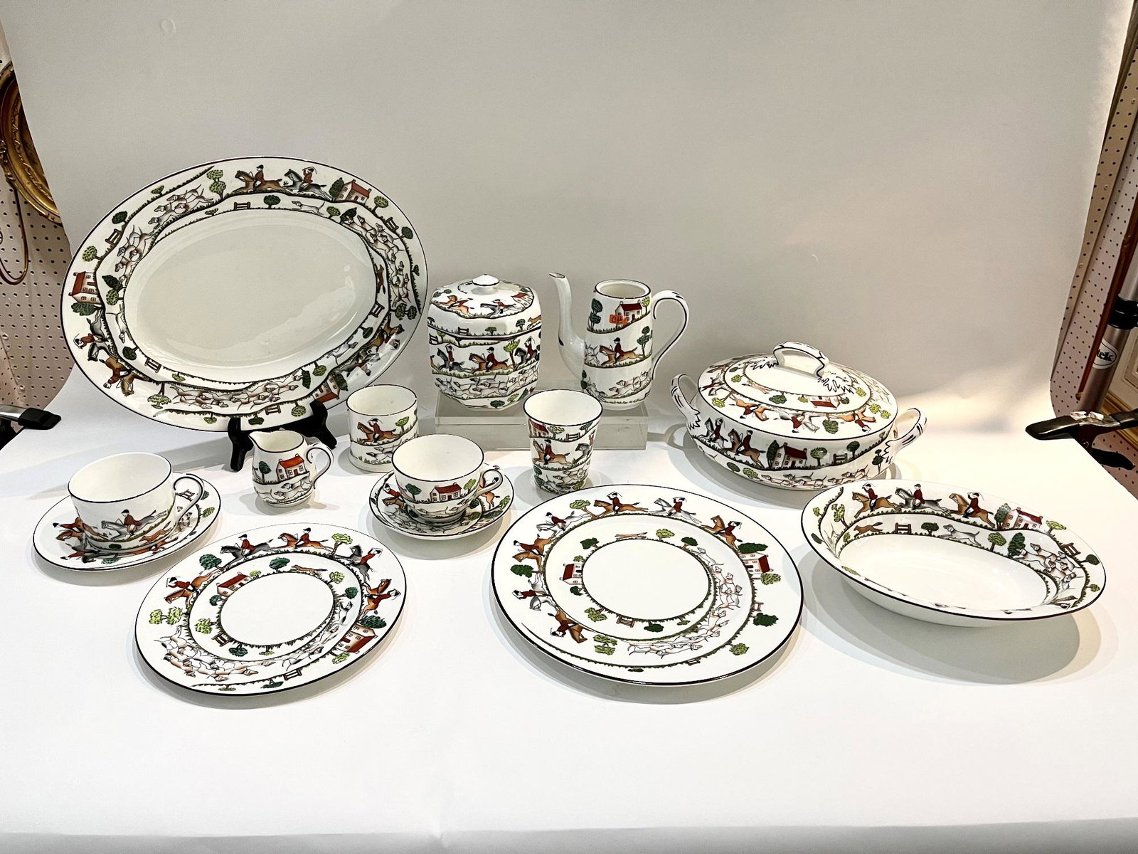 58-PIECE SERVICE WEDGWOOD "HUNTING SCENES" BONE CHINA TABLEWARE.: 58-PIECE SERVICE WEDGWOOD "HUNTING SCENES" BONE CHINA TABLEWARE. Including 12 dinner plates, D: 10 5/8"; 6 salad/dessert plates; 6 bread and butter plates; 9 flaring coffee/tea cups with 3 straight-s