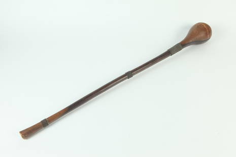 ZULU SOUTH AFRICAN EMBLEMATIC CLUB OR KNOBKERRY (ISAGILA), Early-to-mid 20th Century. - Lenght: 29: ZULU SOUTH AFRICAN EMBLEMATIC CLUB OR KNOBKERRY (ISAGILA), Early-to-mid 20th Century. Hard wood and wire. A knobkerrie is a form of wooden club used mainly in Southern and Eastern Africa. Signs of usa