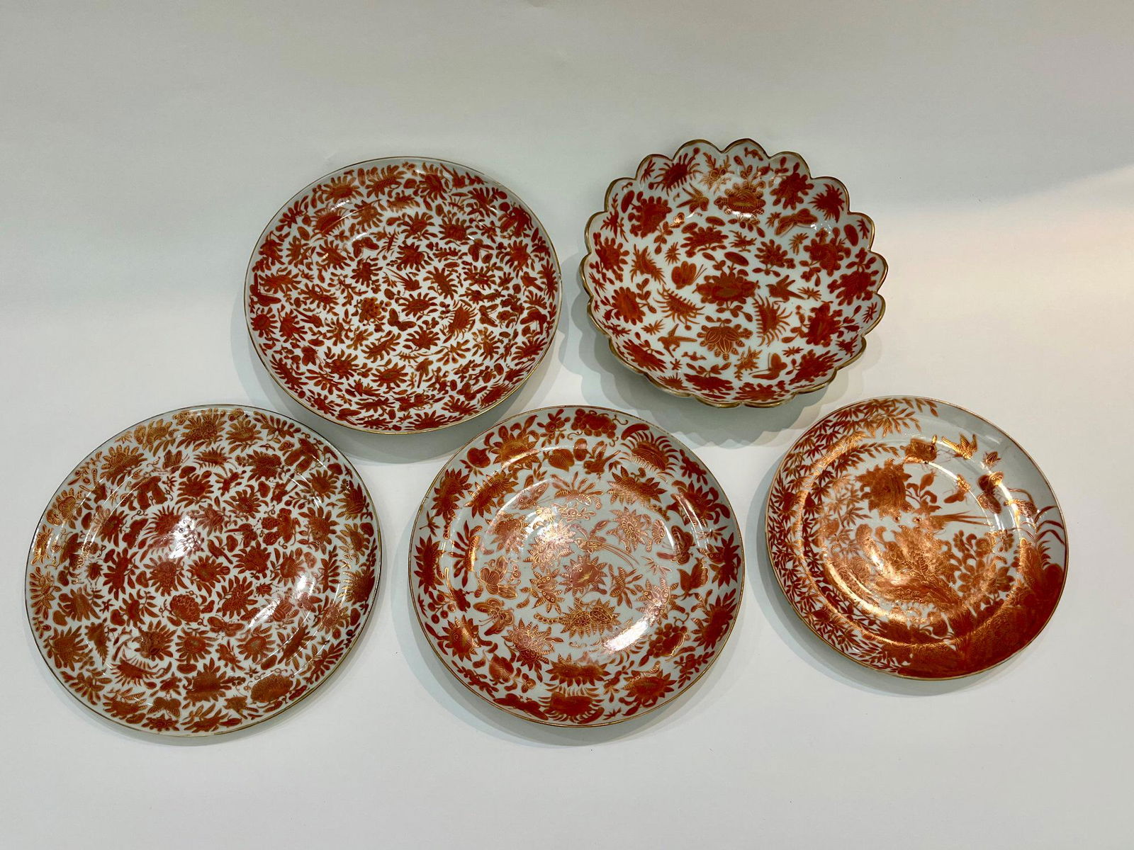 GROUP SEVEN 19TH CENTURY CHINESE ORANGE AND WHITE FLORAL DECORATED PORCELAIN PLATES AND A (1 of 6)