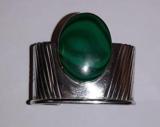 AMERICAN SOUTHWEST INDIAN STERLING SILVER AND MALACHITE CUFF BRACELET SIGNED E. YAZZIE, mid 20th (1 of 3)