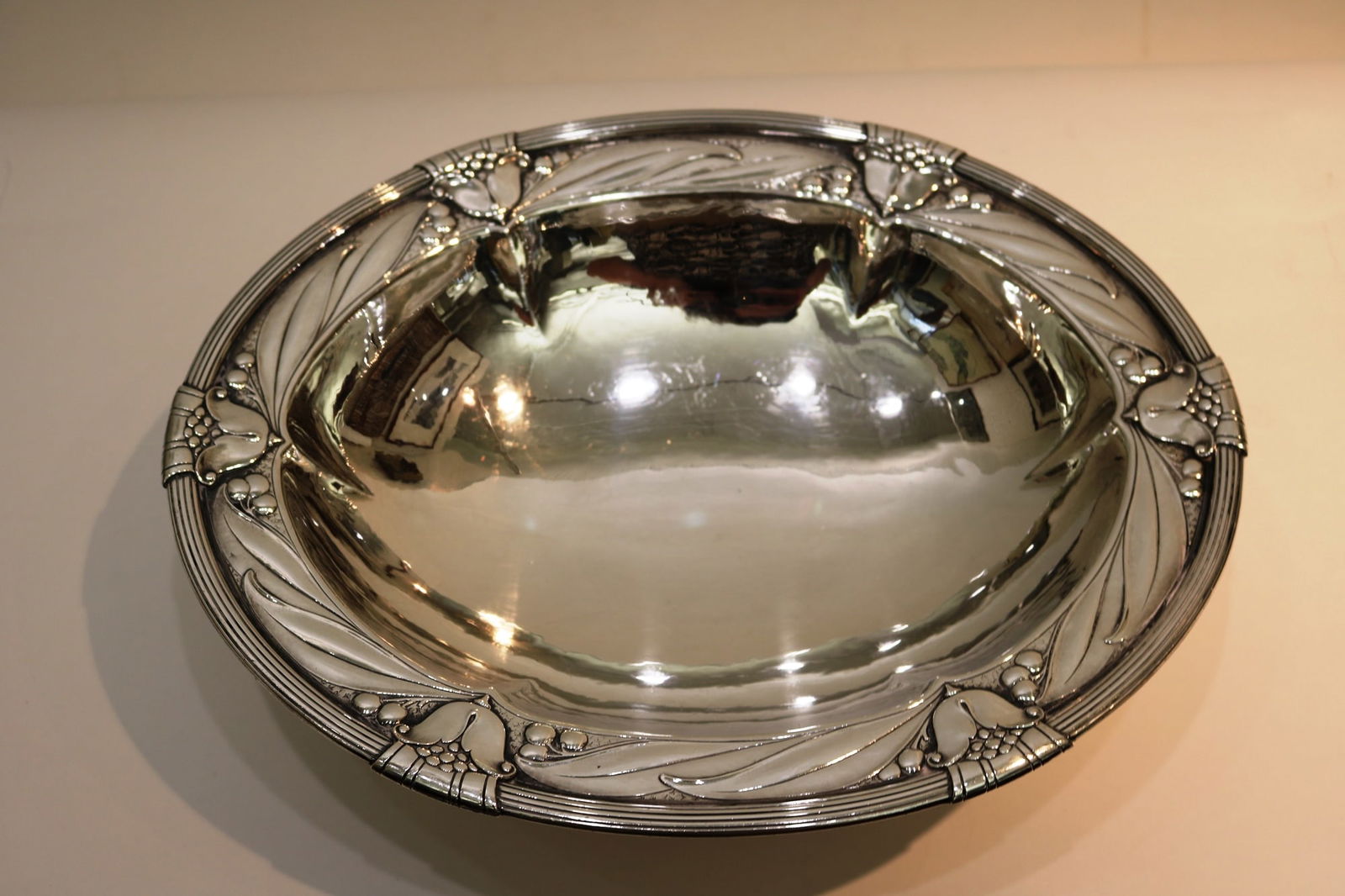 1940S GORHAM CO. HAND-WROUGHT STERLING SILVER OVAL, PEDESTAL BASE BOWL, - H: 3 1/2 in.; L: 13 3/4 (1 of 14)