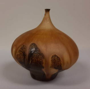 ROSE CABAT (1914-2015). Onion-form pottery Feelie vase signed "CABAT" under base.: ROSE CABAT (1914-2015). Onion-form pottery Feelie vase signed "CABAT" under base. - HL 2 7/8 in. D: 2 3/4 in.