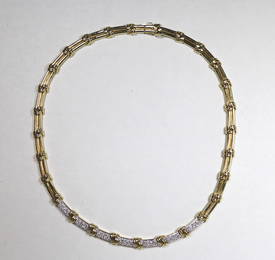 14K YELLOW AND WHITE GOLD AND DIAMOND FLEXIBLE-LINK CHOKER. - L: 16". W: 1/4". Gross wt: 1 oz. 10