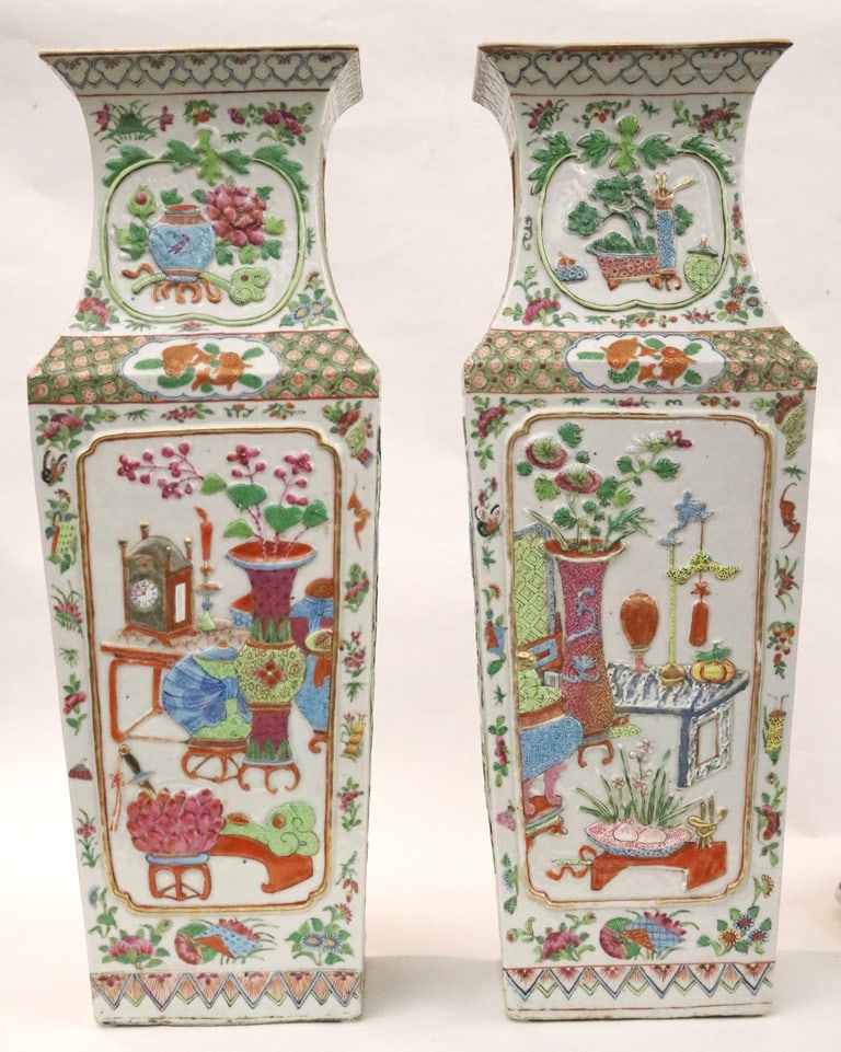 PAIR CHINESE ROSE MEDALLION CLUB SHAPE PORCELAIN VASES. - H: 23 1/2 in. (1 of 20)